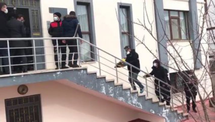 Öğretmen Ve Polis Karı Koca Evlerinde Ölü Bulundu